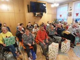 Rozdanie paczek mieszkańcom Bytomskiego Centrum Wsparcia, 23.12.2025